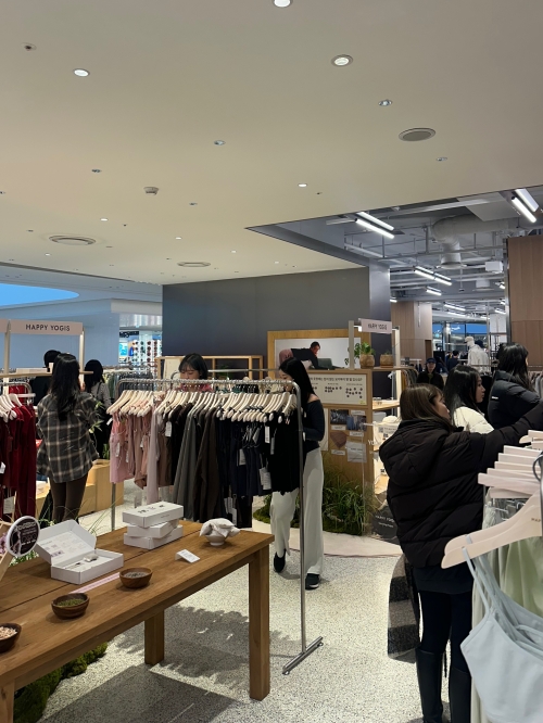 요가웨어 브랜드 ‘해피요기즈' 더현대서울서 팝업 운영 27-Image